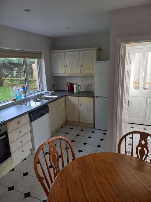Large 4Bed Available Long-Term In Letterkenny Villa Exterior photo